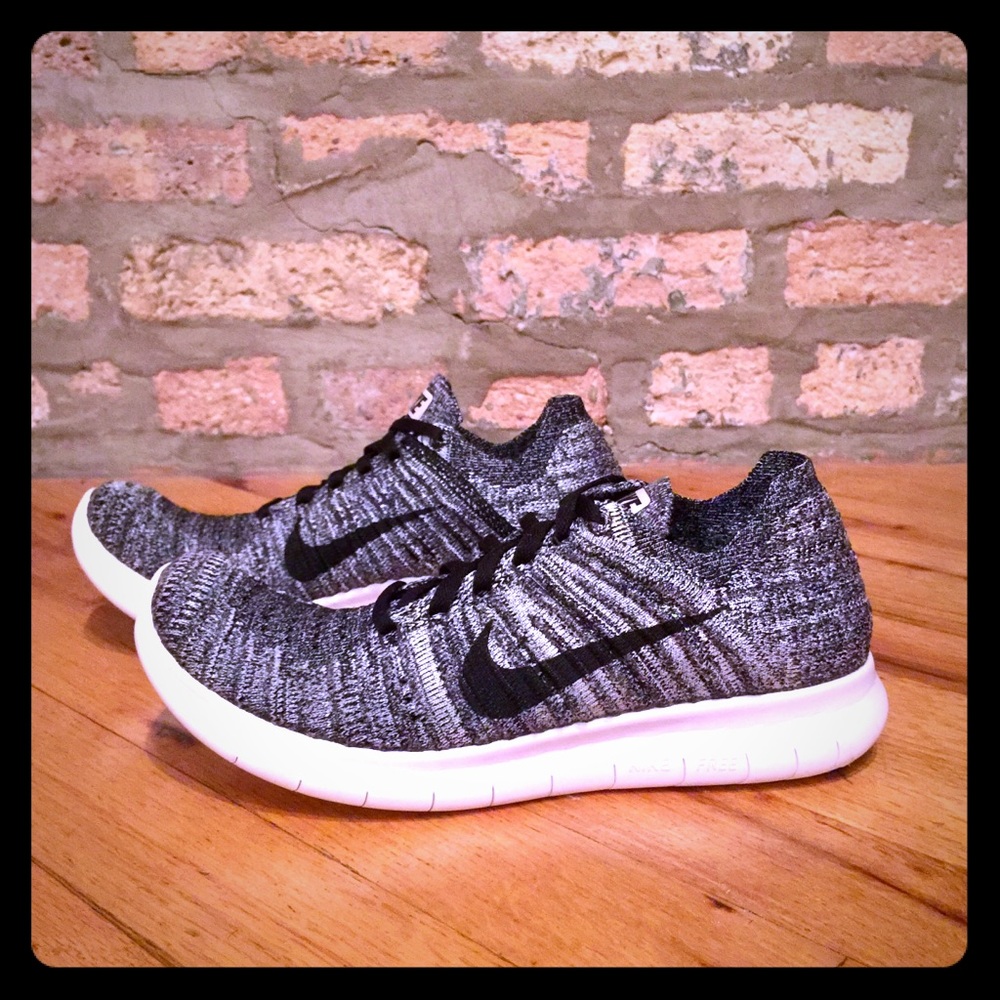 Nike Women's Free Motion Flyknit, White/Black - 7